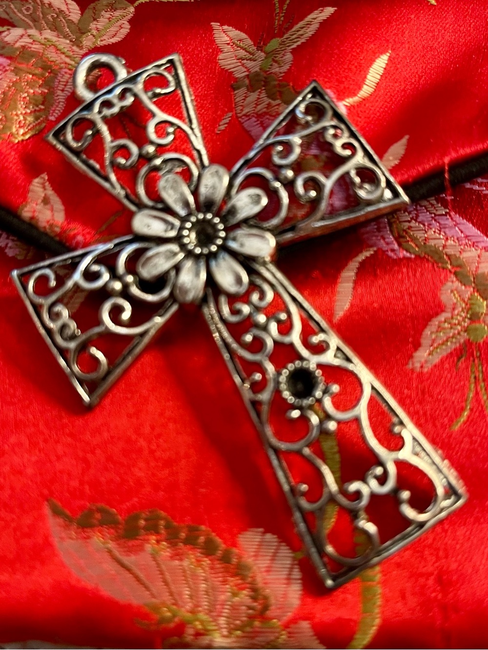 Ornate Filigree Cross Pendant Necklace - Silver Tone